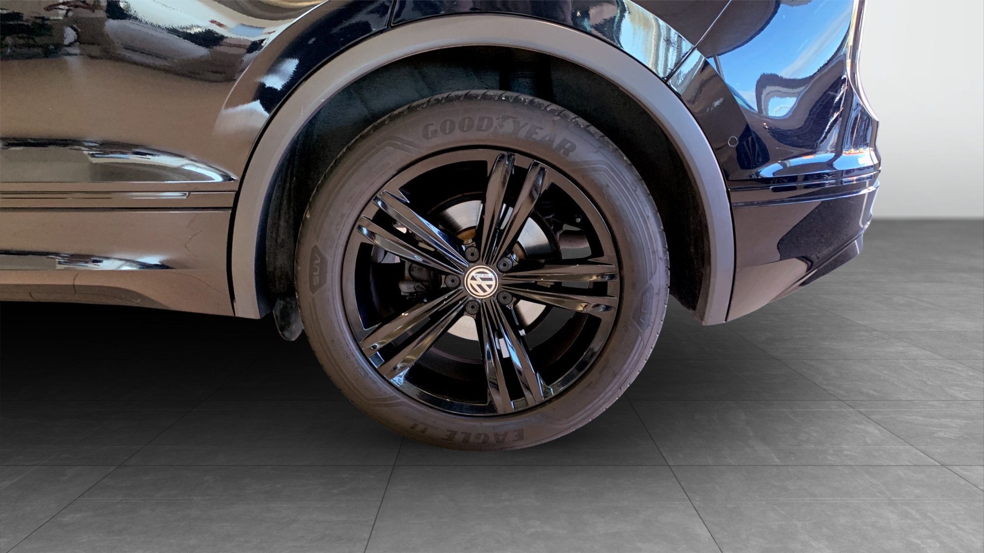 Volkswagen Tiguan ZLC524