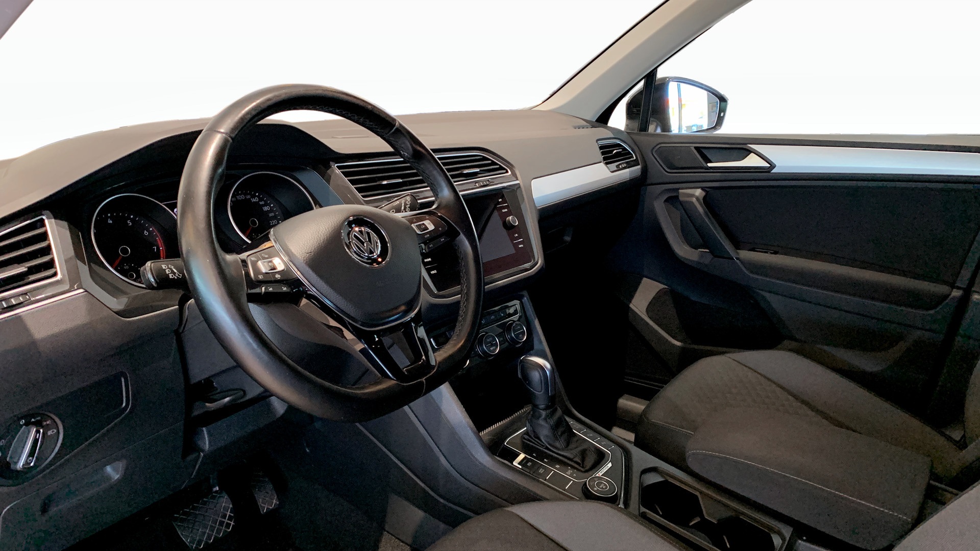 Volkswagen Tiguan ZLC524