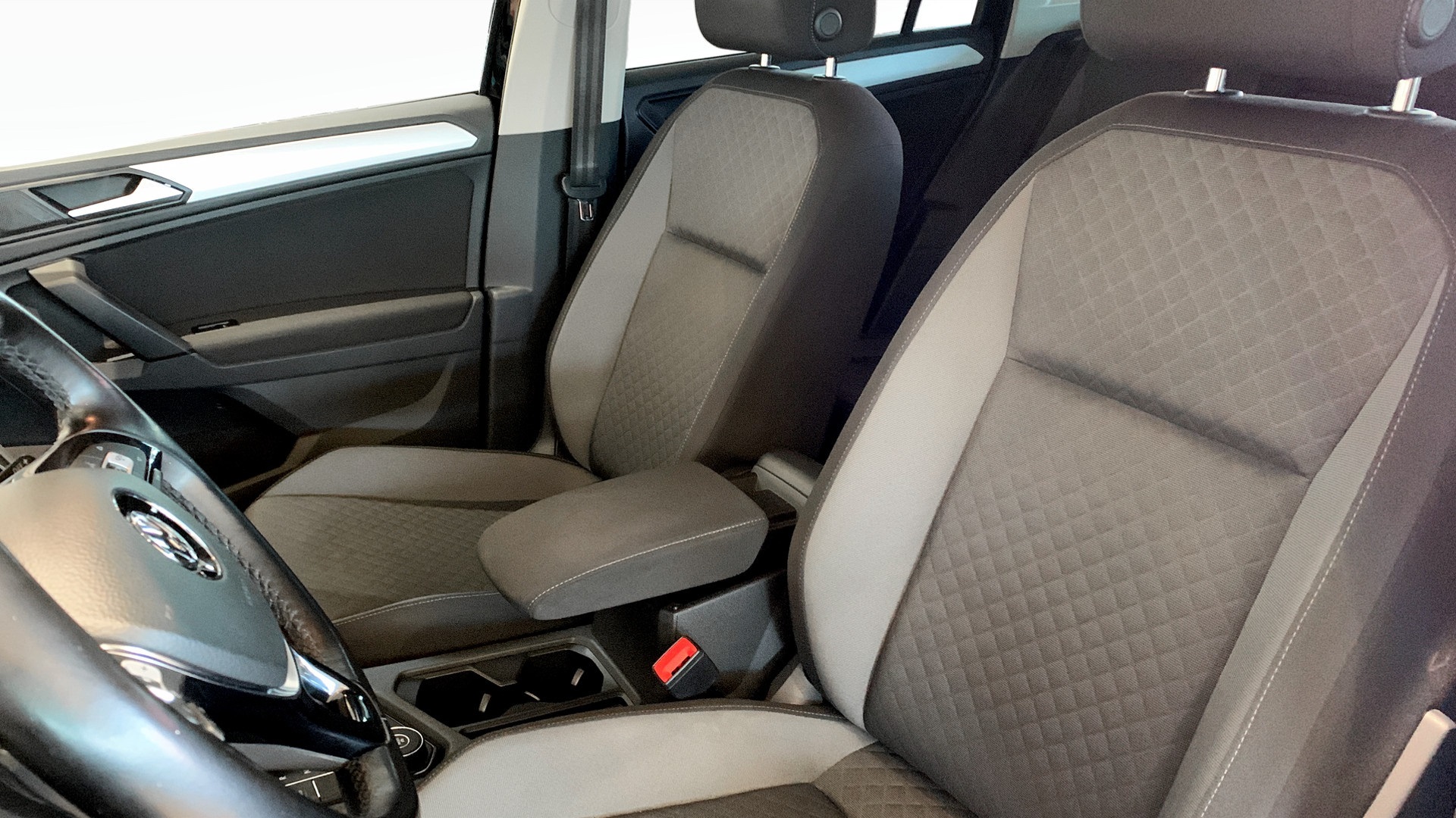 Volkswagen Tiguan ZLC524