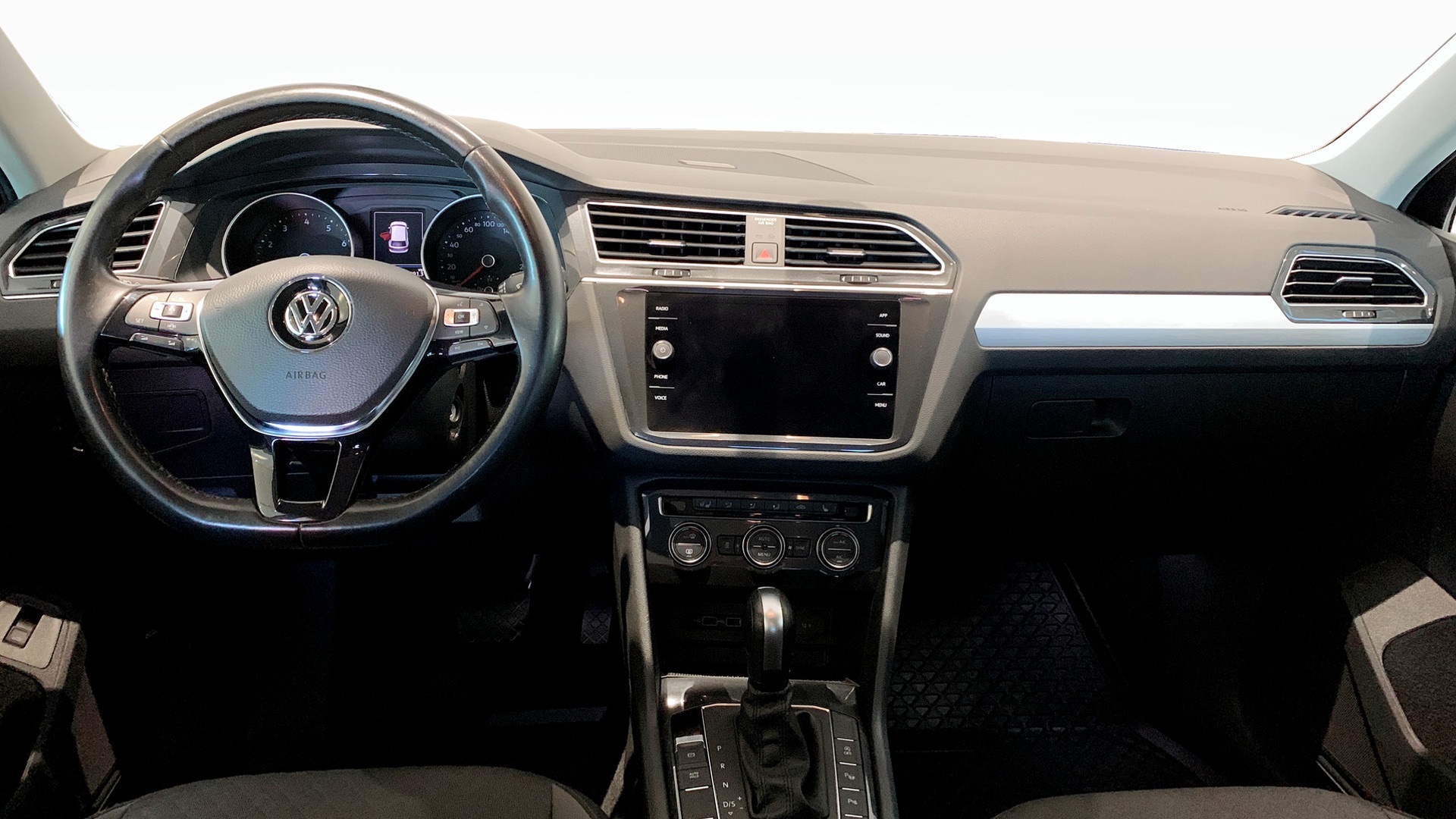 Volkswagen Tiguan ZLC524