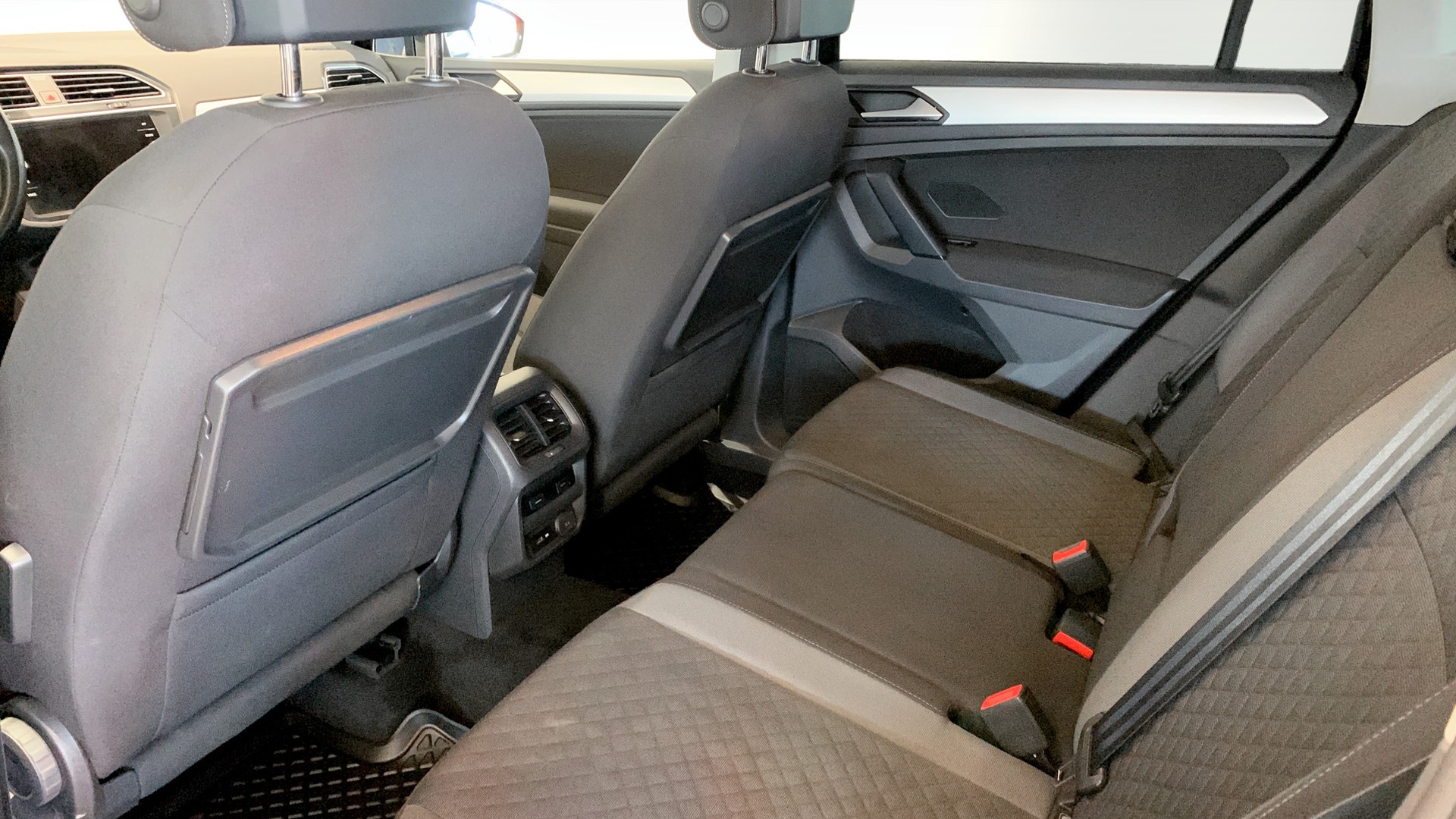 Volkswagen Tiguan ZLC524