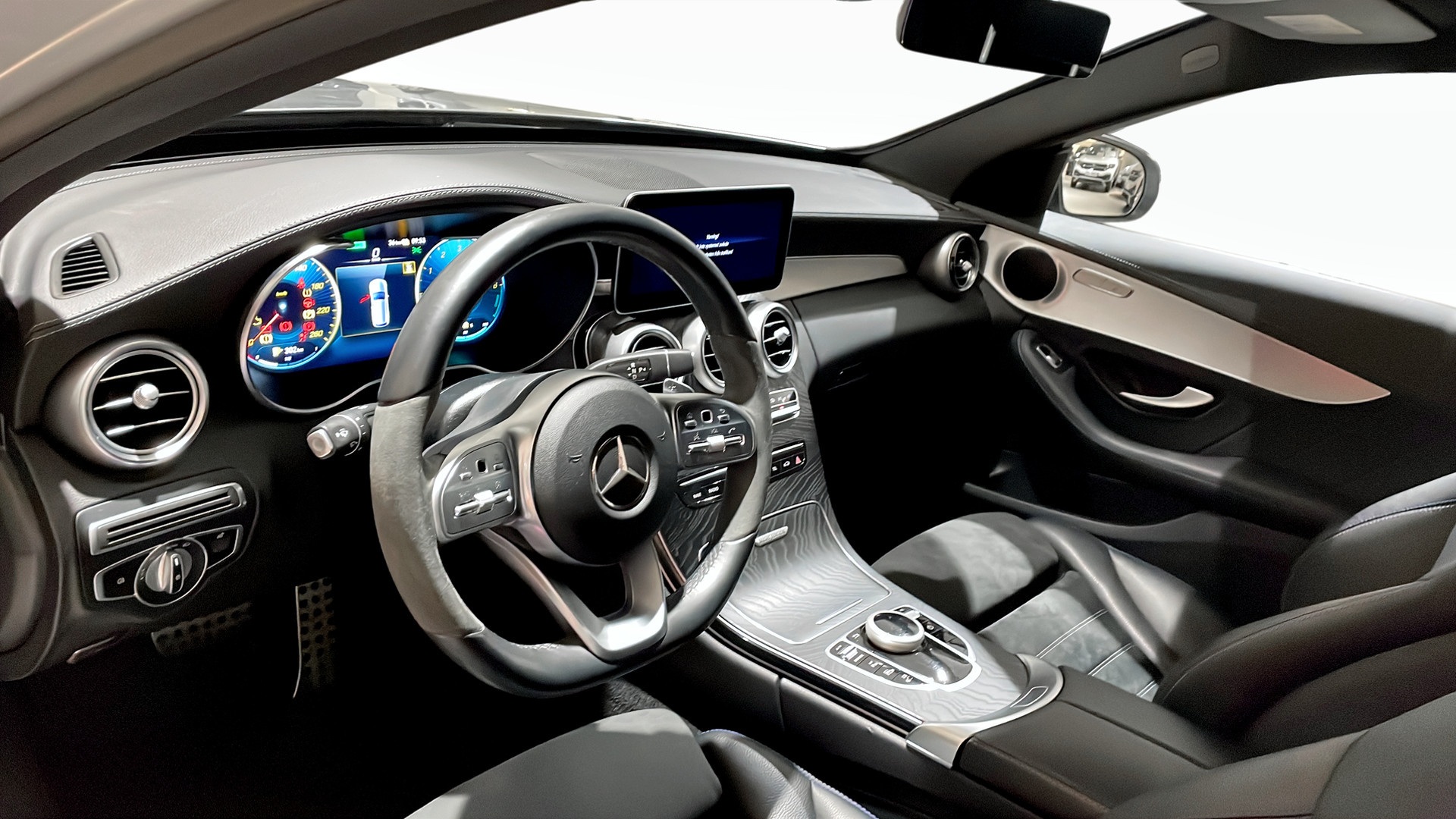 Mercedes C-Class ZOC82A