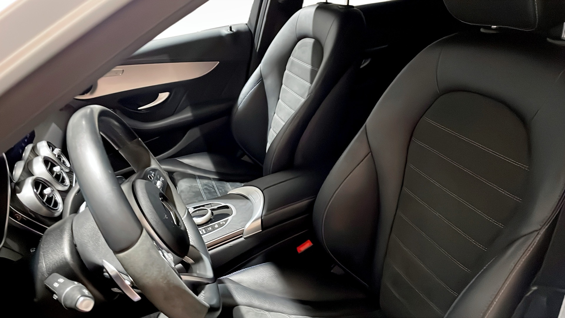 Mercedes C-Class ZOC82A
