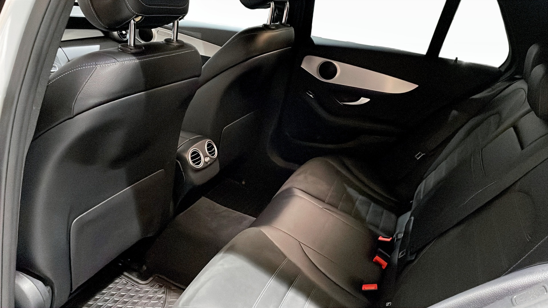 Mercedes C-Class ZOC82A