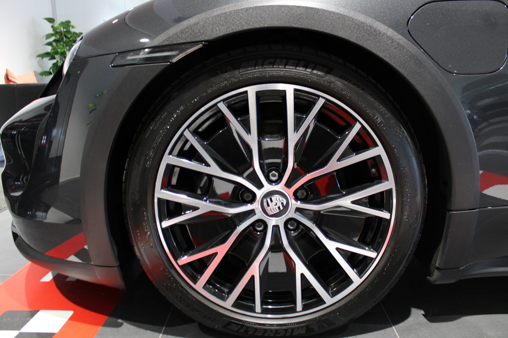 Porsche Taycan ZPP12R