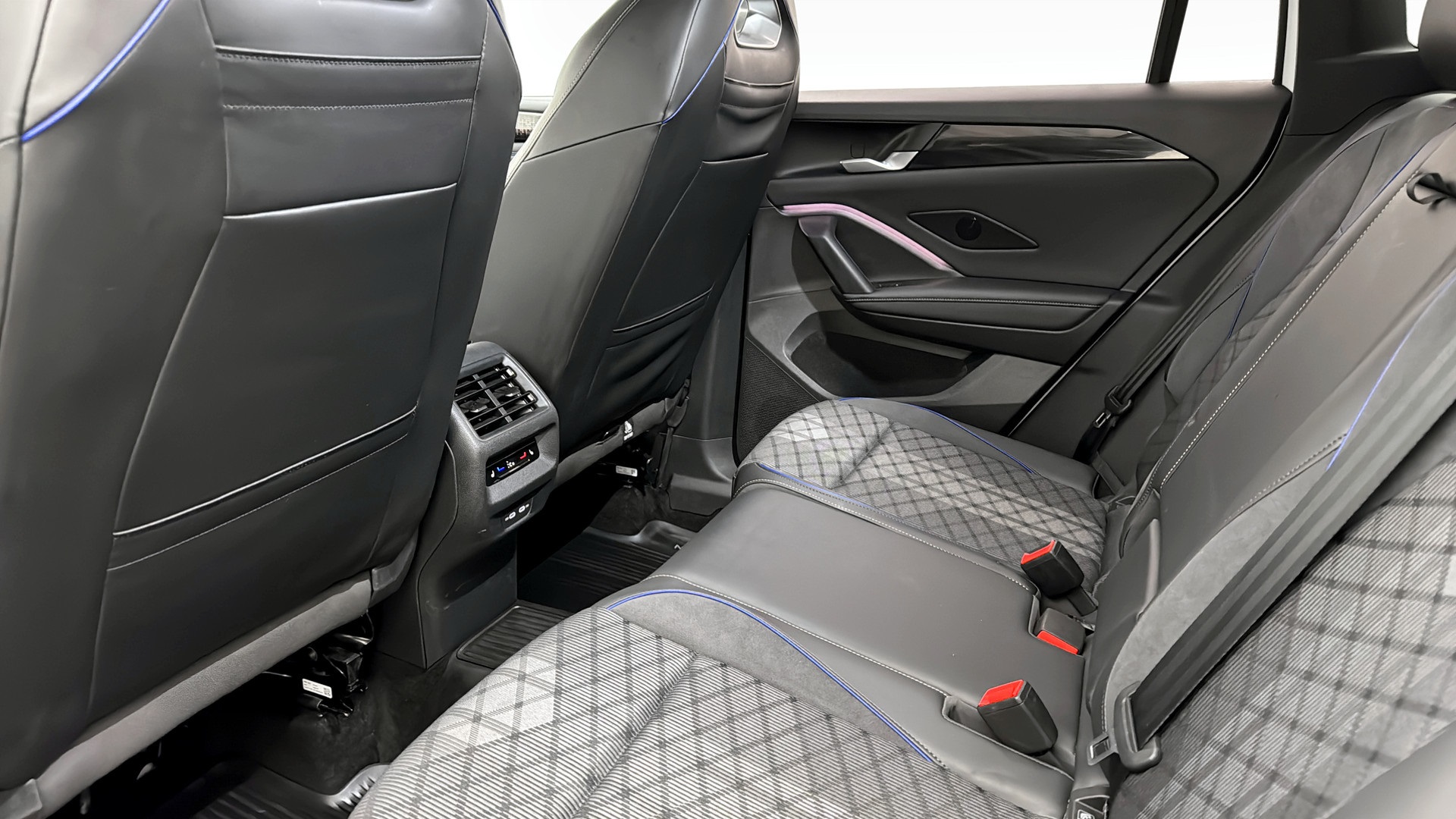 Volkswagen Tiguan ZRA68A