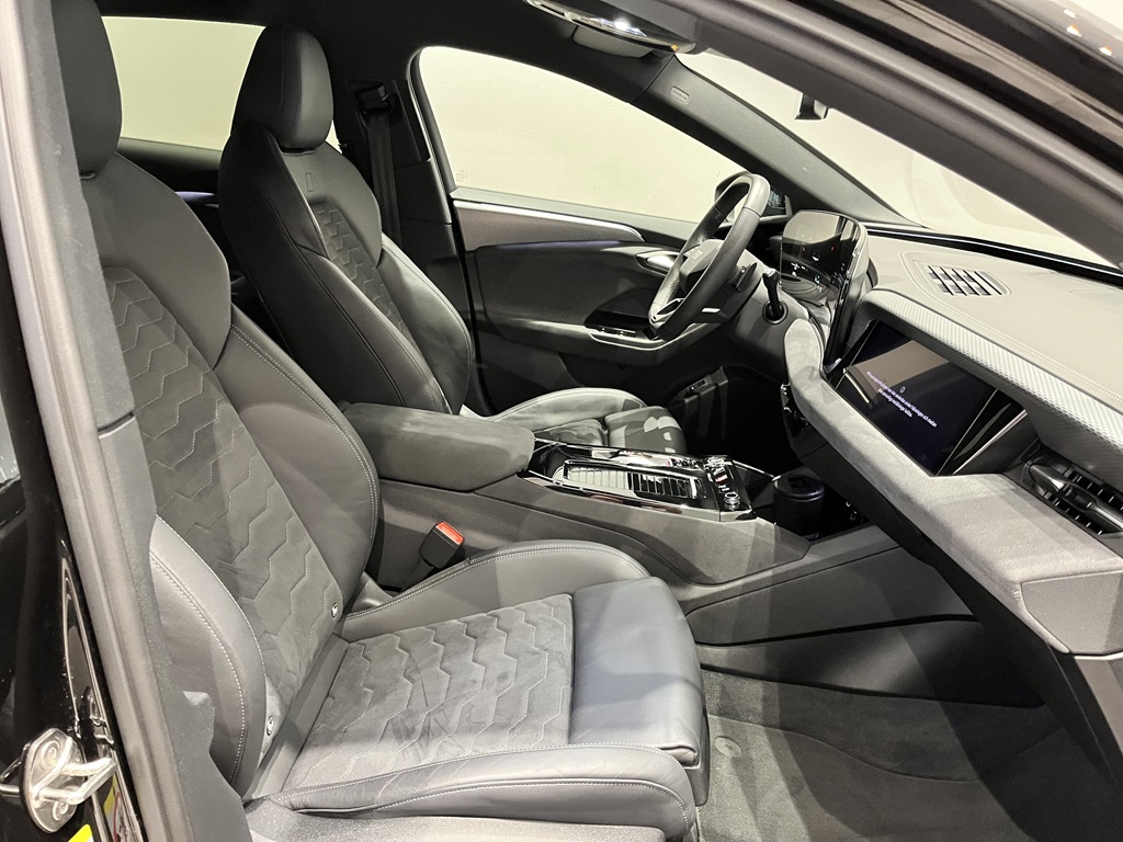 Audi A6 Avant e-tron ZRA800
