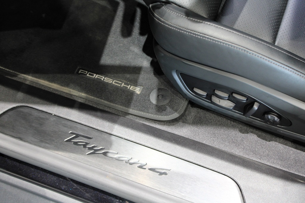 Porsche Taycan ZRN708