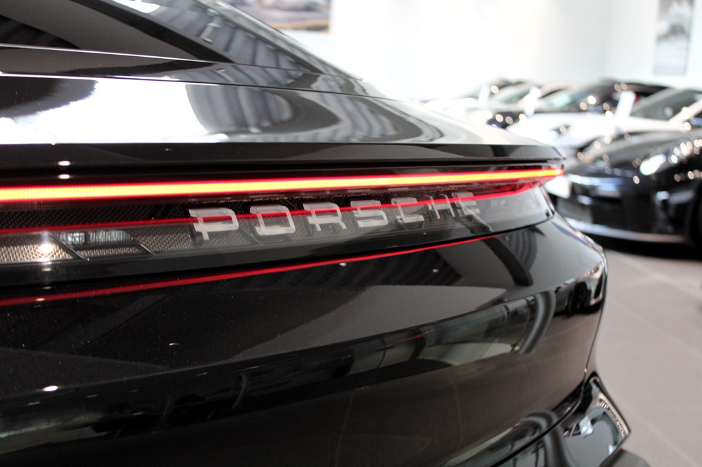 Porsche Taycan ZRN708