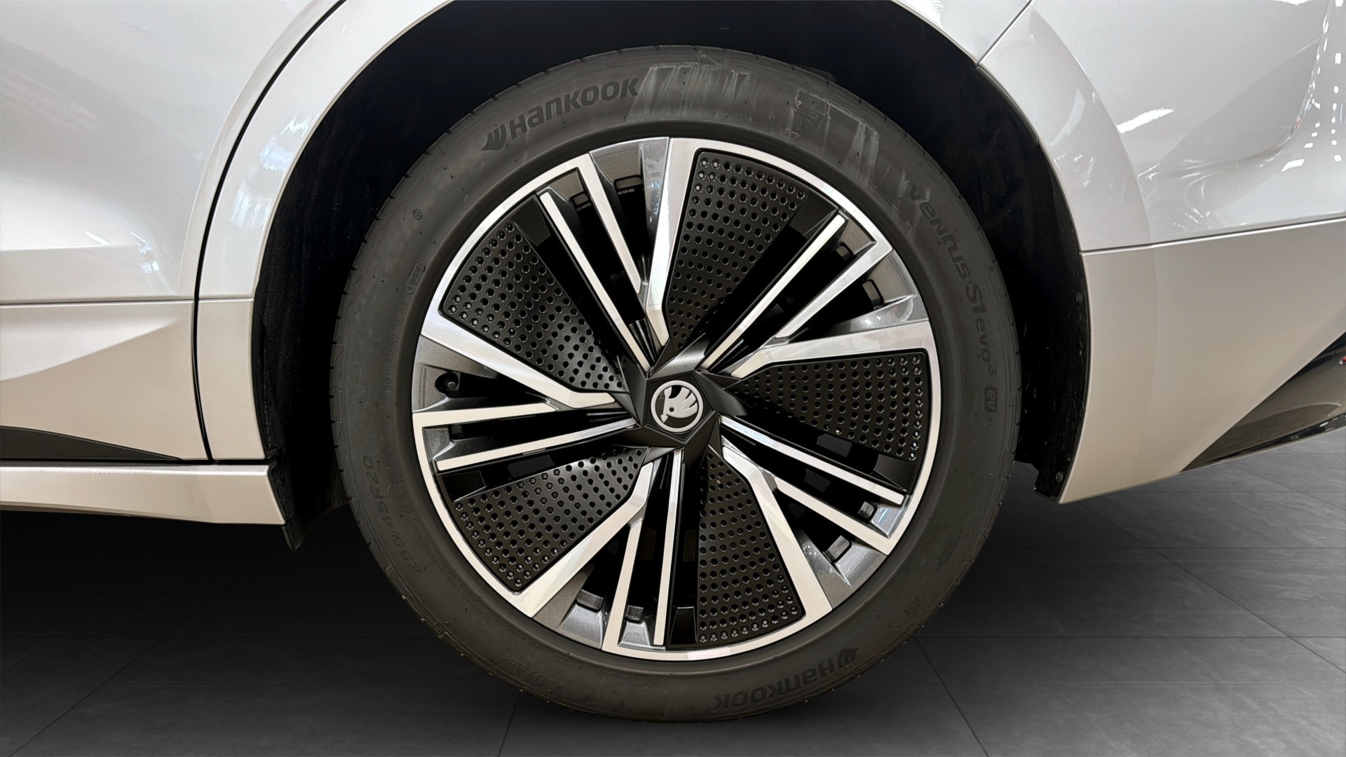 Skoda Enyaq ZXJ16P