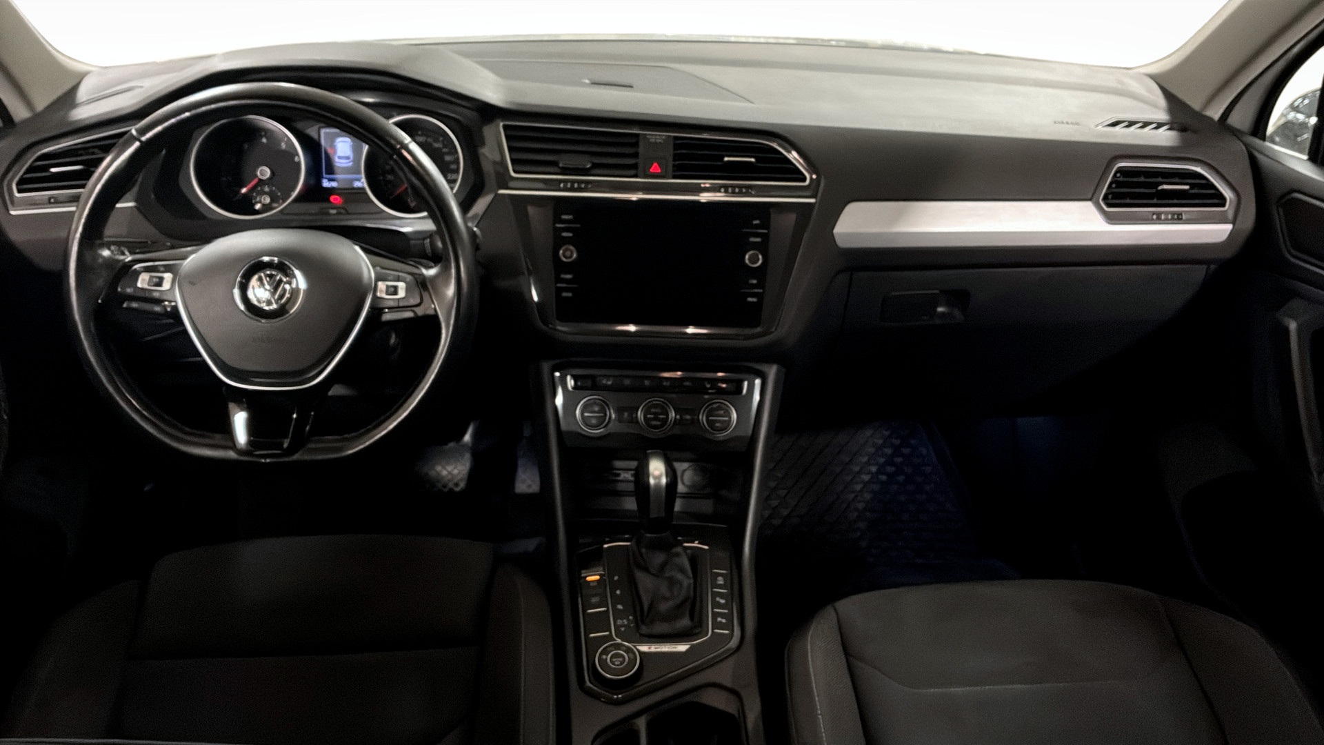 Volkswagen Tiguan ZYF12N